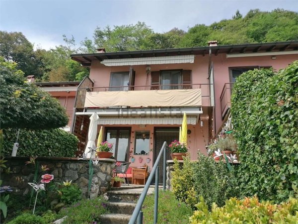 casa indipendente in vendita a Lavena Ponte Tresa