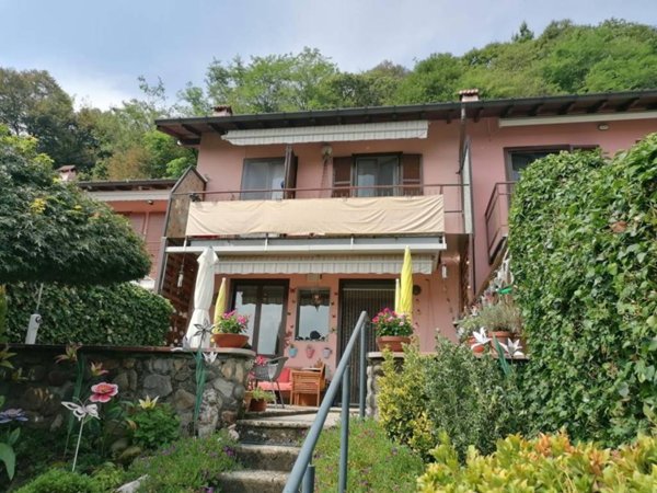 casa indipendente in vendita a Lavena Ponte Tresa in zona Ponte Tresa
