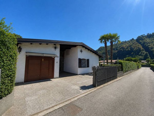 casa indipendente in vendita a Lavena Ponte Tresa in zona Ponte Tresa