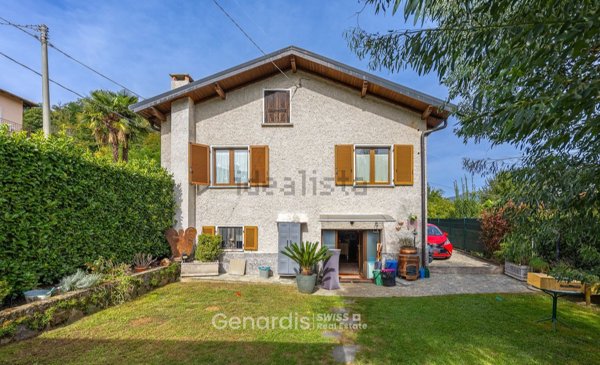 casa indipendente in vendita a Lavena Ponte Tresa in zona Piacco