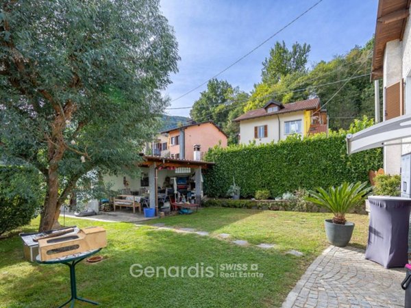 casa indipendente in vendita a Lavena Ponte Tresa in zona Ponte Tresa