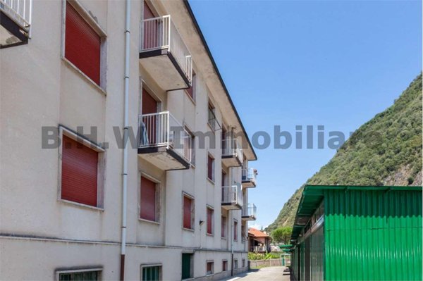 appartamento in vendita a Laveno-Mombello in zona Laveno