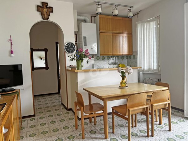 appartamento in vendita a Laveno-Mombello in zona Rebolgiane