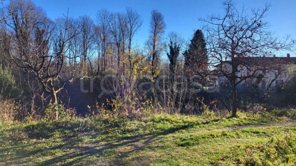 casa indipendente in vendita a Laveno-Mombello in zona Mombello