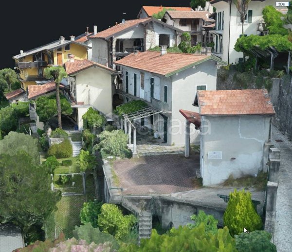 casa indipendente in vendita a Laveno-Mombello in zona Laveno