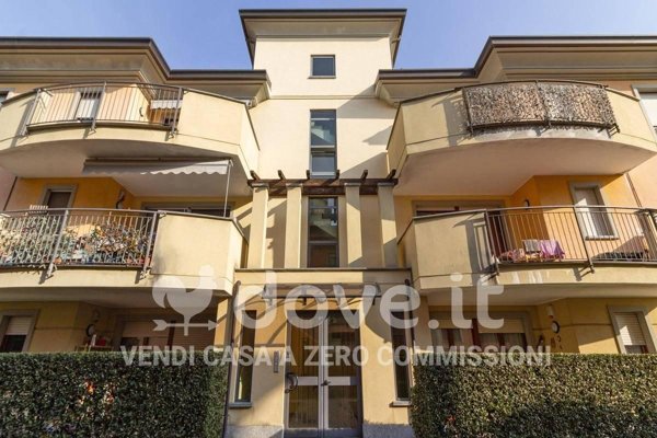appartamento in vendita a Laveno-Mombello