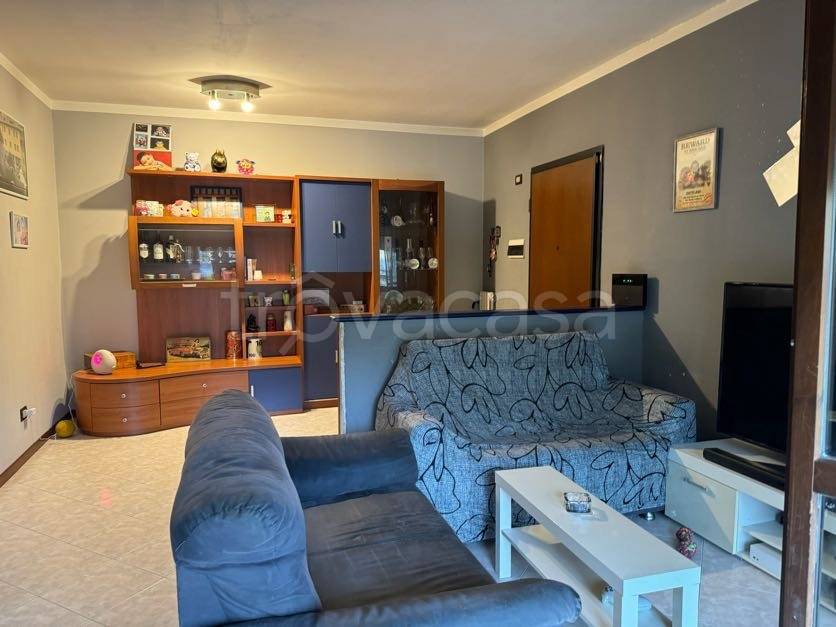 appartamento in vendita a Laveno-Mombello in zona Mombello