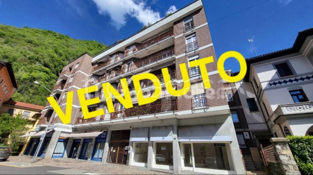 appartamento in vendita a Laveno-Mombello in zona Laveno