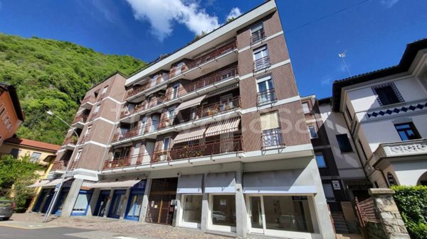 appartamento in vendita a Laveno-Mombello in zona Laveno