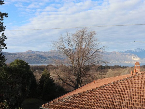 casa indipendente in vendita a Laveno-Mombello in zona Laveno