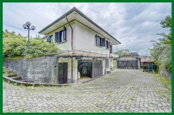 casa indipendente in vendita a Laveno-Mombello