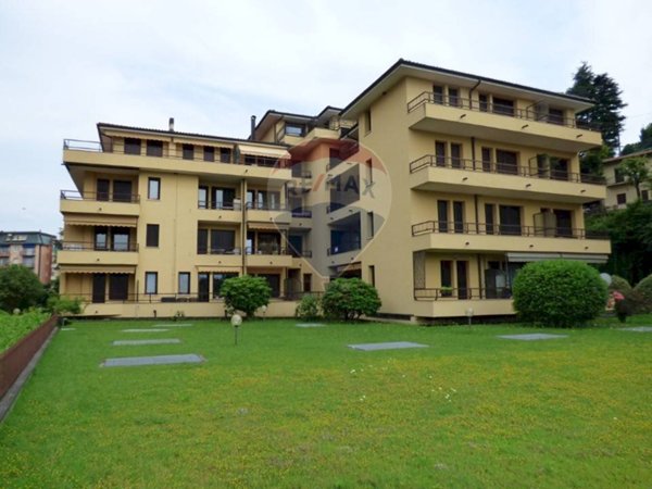 appartamento in vendita a Laveno-Mombello in zona Laveno