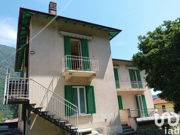 appartamento in vendita a Laveno-Mombello in zona Laveno
