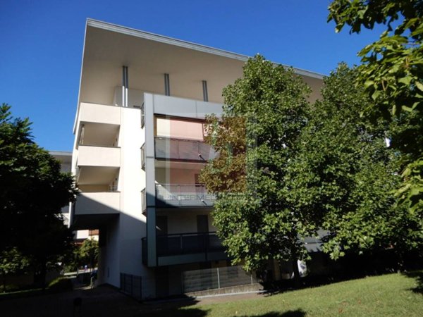 appartamento in vendita a Laveno-Mombello in zona Laveno