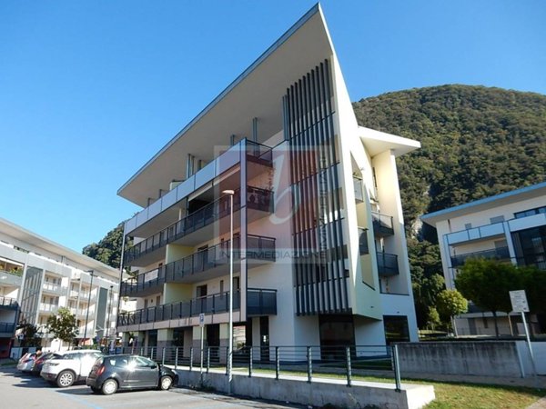 appartamento in vendita a Laveno-Mombello in zona Laveno