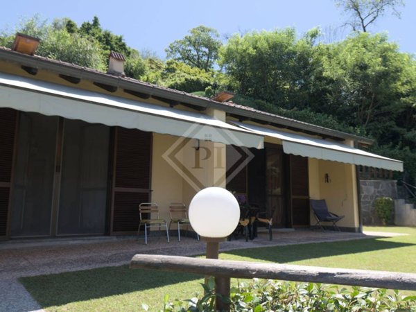 casa indipendente in vendita a Laveno-Mombello in zona Cerro