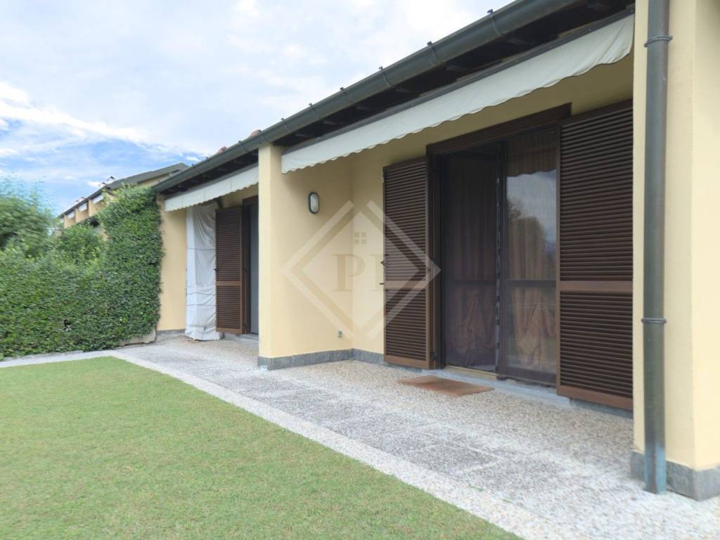 casa indipendente in vendita a Laveno-Mombello