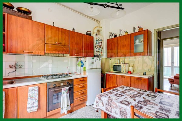 appartamento in vendita a Laveno-Mombello in zona Laveno