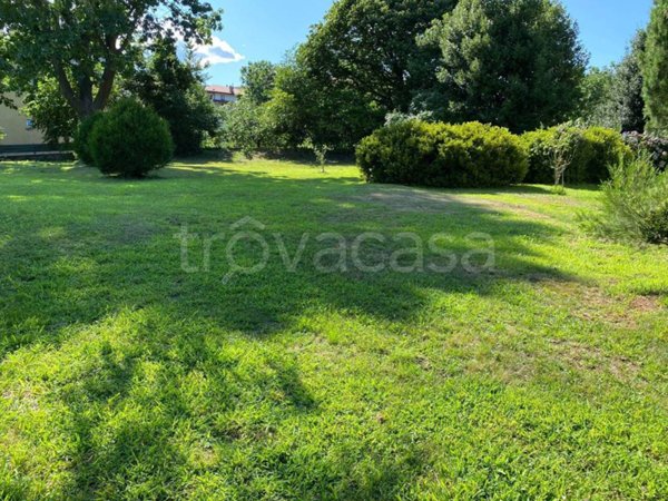 terreno edificabile in vendita a Laveno-Mombello in zona Laveno