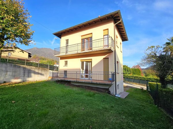 casa indipendente in vendita a Laveno-Mombello