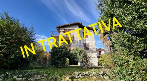 casa indipendente in vendita a Laveno-Mombello in zona Laveno