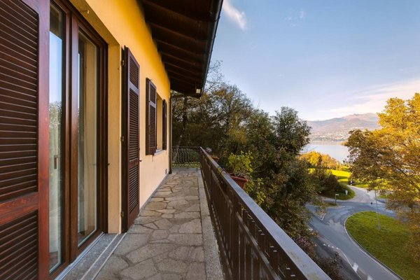 casa indipendente in vendita a Laveno-Mombello