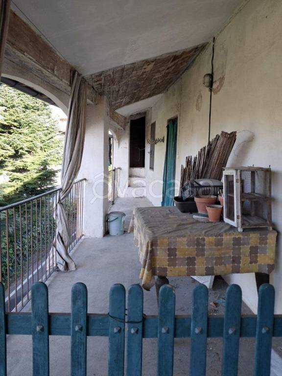 casa indipendente in vendita a Laveno-Mombello in zona Laveno