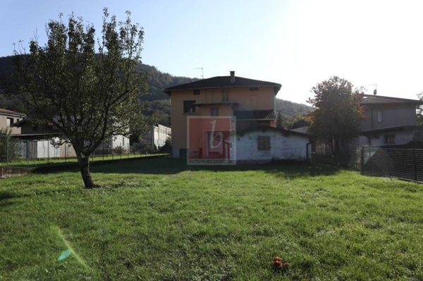 casa indipendente in vendita a Laveno-Mombello in zona Mombello