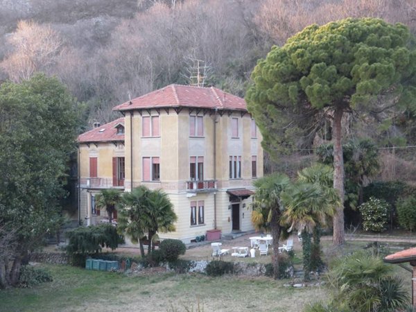 casa indipendente in vendita a Laveno-Mombello in zona Laveno