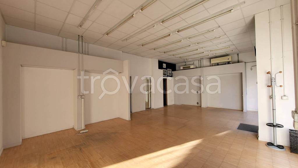 appartamento in vendita a Laveno-Mombello in zona Laveno