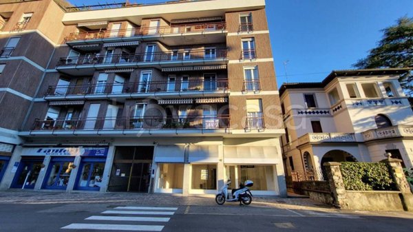 appartamento in vendita a Laveno-Mombello in zona Laveno
