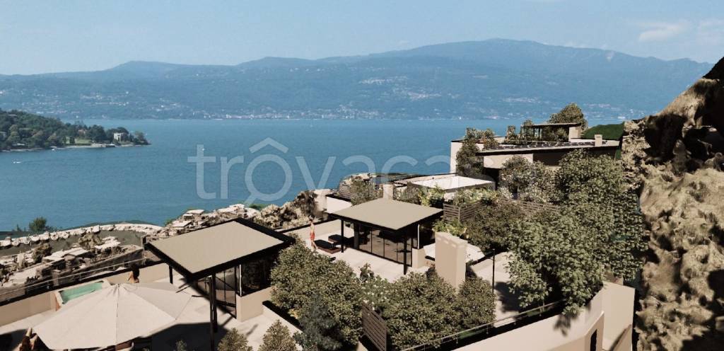 appartamento in vendita a Laveno-Mombello in zona Laveno
