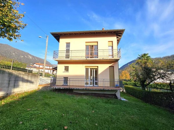 casa indipendente in vendita a Laveno-Mombello