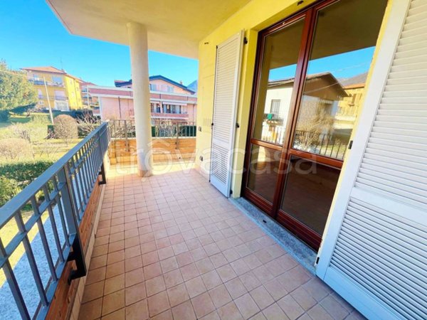 appartamento in vendita a Laveno-Mombello in zona Mombello