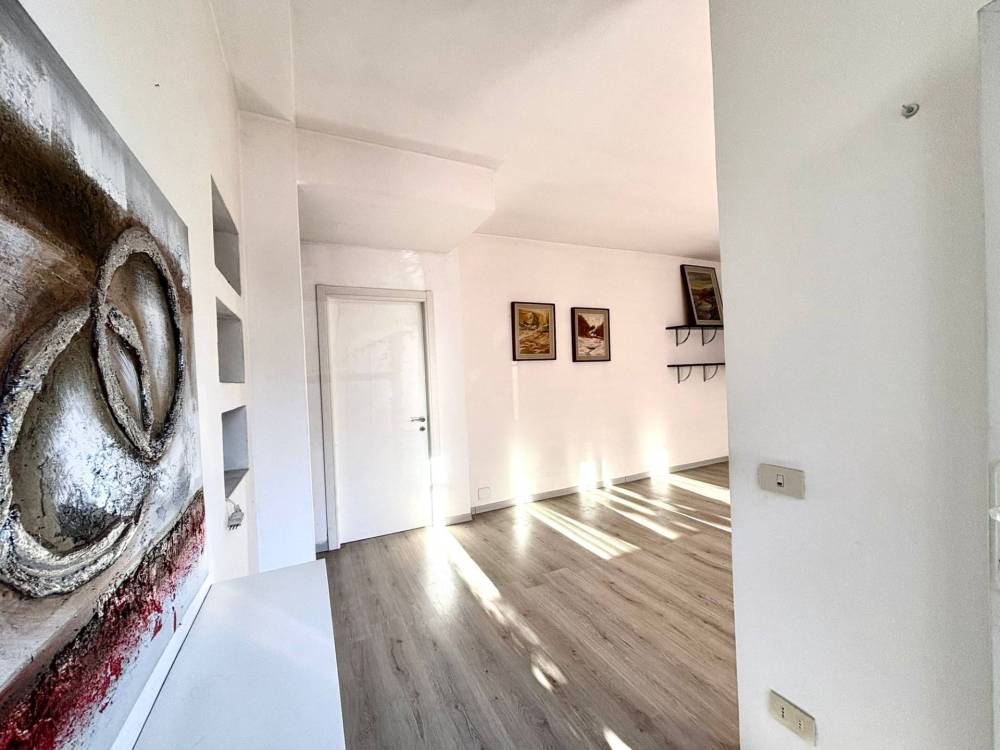 casa indipendente in vendita a Laveno-Mombello in zona Laveno