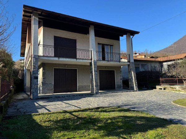 casa indipendente in vendita a Laveno-Mombello in zona Laveno