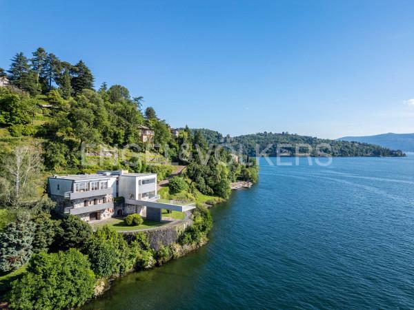 casa indipendente in vendita a Laveno-Mombello in zona Laveno