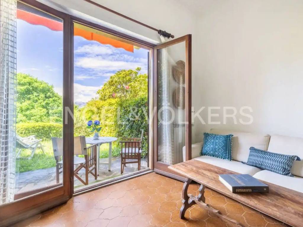 casa indipendente in vendita a Laveno-Mombello in zona Laveno