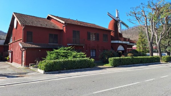 locale di sgombero in vendita a Laveno-Mombello in zona Laveno