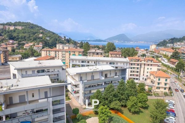 appartamento in vendita a Laveno-Mombello in zona Laveno