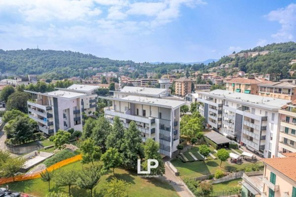 appartamento in vendita a Laveno-Mombello in zona Laveno