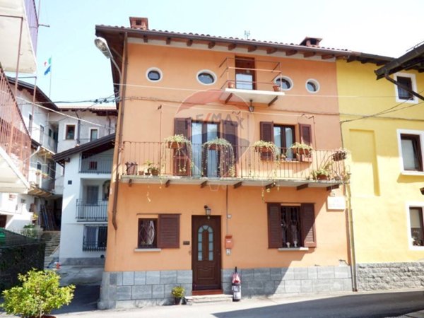 casa indipendente in vendita a Laveno-Mombello in zona Rocca
