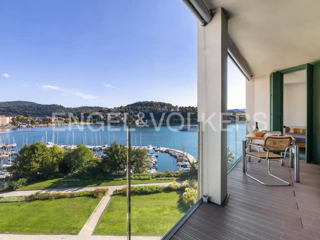 appartamento in vendita a Laveno-Mombello in zona Laveno