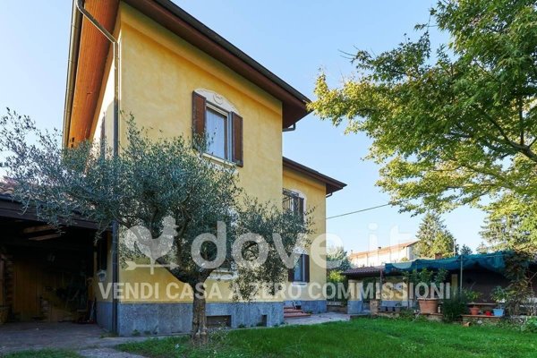 casa indipendente in vendita a Laveno-Mombello