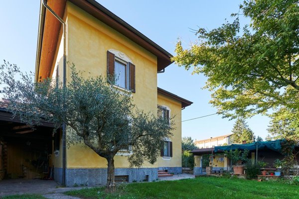 casa indipendente in vendita a Laveno-Mombello