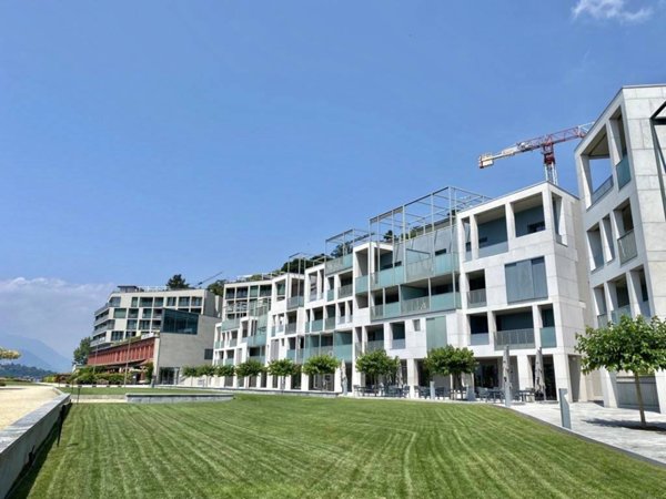 appartamento in vendita a Laveno-Mombello in zona Laveno