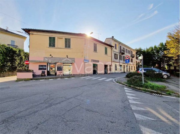 casa indipendente in vendita a Laveno-Mombello in zona Laveno