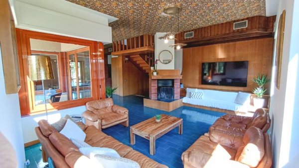 casa indipendente in vendita a Laveno-Mombello in zona Casere