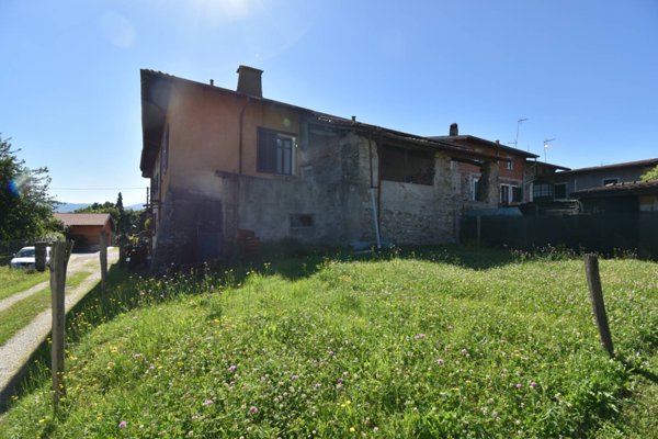 casa semindipendente in vendita a Laveno-Mombello in zona Mombello