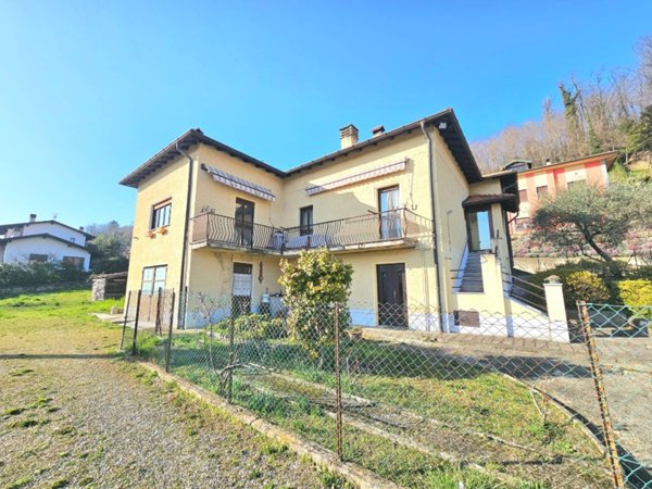 casa indipendente in vendita a Laveno-Mombello in zona Mombello